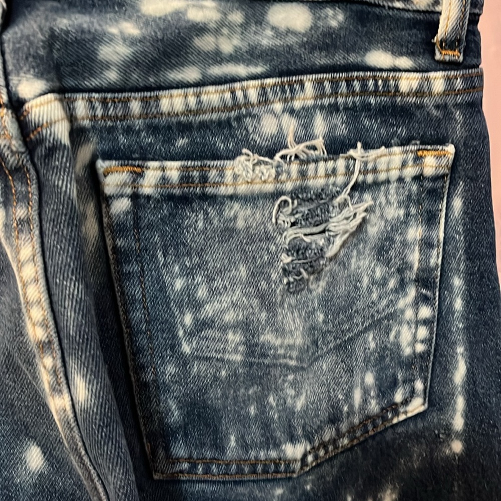 Faded Glory Men’s 1/2 Bleach, Distressed Jeans Cu… - image 2